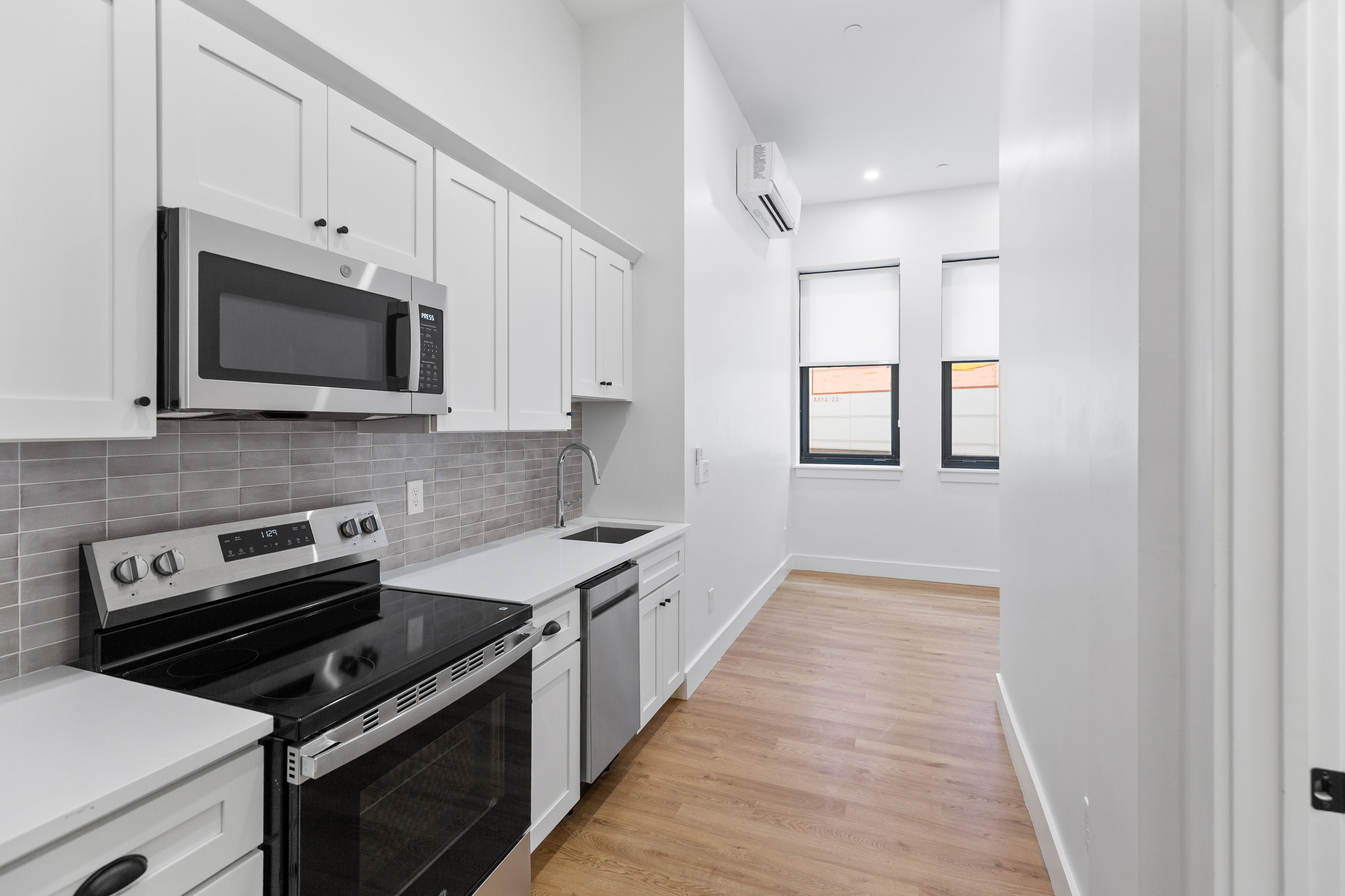 101 Richmond Street - 212